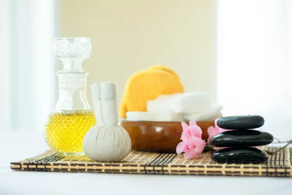 Huzur Sağlığı Bitkisel Malzeme Spa Tedavileri yağ, taş ve kompres ile