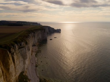 Etretat, Normandiya, Fransa yakınlarındaki Vattetot-sur-Mer 'deki kayalıklar