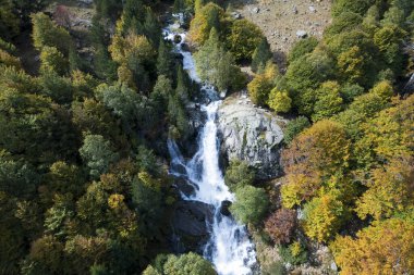 Beyaz şelale, Er Espitao de Vielha, Lerida, Katalonya, İspanya