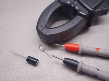 Elektronik servis ve bileşenlerin ayrıntıları