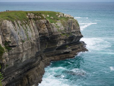 İngiliz, Santander, Cantabria, İspanya Anıtmezarındaki uçurumlar