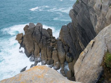 İngiliz, Santander, Cantabria, İspanya Anıtmezarındaki uçurumlar
