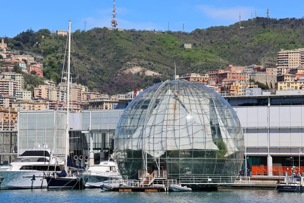 มมองท สวยงามของท าเร อโบราณของ Genoa บไบโอสเฟ โดย Renzo Piano Genoa — ภาพถ่ายสต็อก