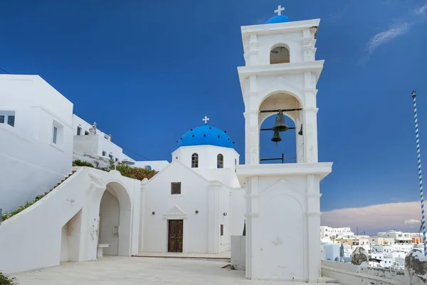 Iglesia Con Cúpulas Azules Isla Santorini Grecia —  Fotos de Stock