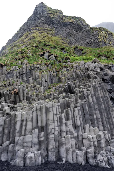 Basaltsäulen Und Sechseckige Säulen Der Nähe Des Wasserfalls Svartifoss Skaftafell — Stockfoto