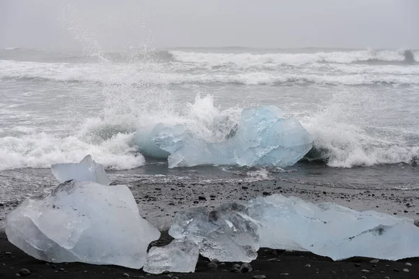Diamond Beach Iceland Blue Glacial Ice Melting Black Sand —  Fotos de Stock