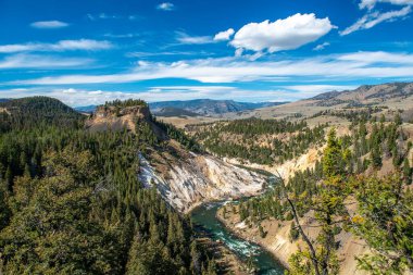 Yellowstone Ulusal Parkı, Wyoming, Amerika Birleşik Devletleri 'ndeki muhteşem vahşi manzara.