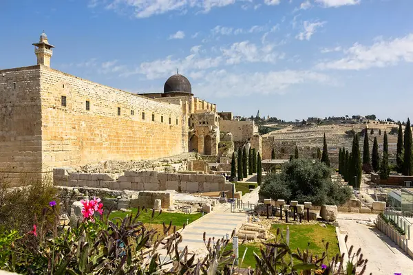 Eski şehir manzarası ve Kudüs 'ün antik duvarları, İsrail