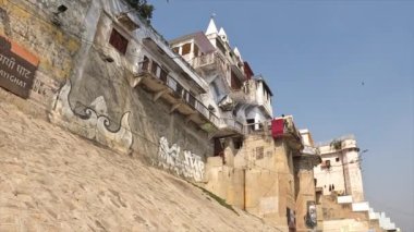 Yürüyen Ganj Nehri Varanasi Hindistan