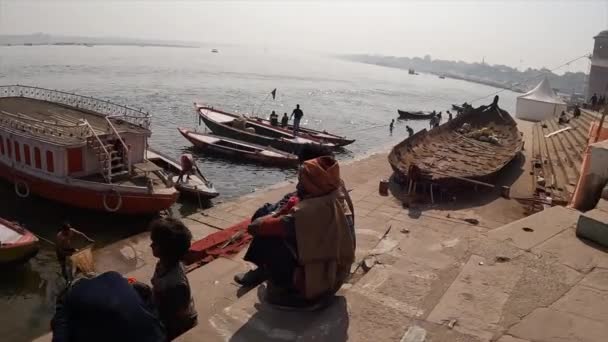 Walking Ganges River Varanasi Indie — Stock video