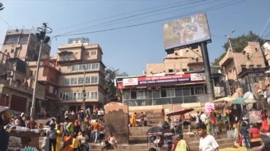 Yürüyen Ganj Nehri Varanasi Hindistan