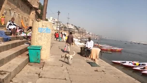 Walking Ganges River Varanasi India — Video
