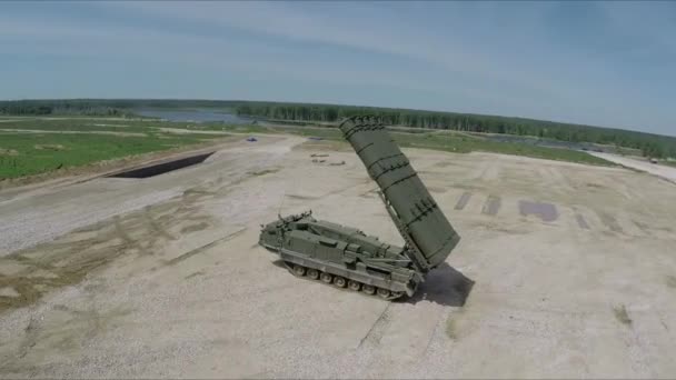 俄罗斯入侵乌克兰 2022年8月 军用车辆和导弹发射器空中观察 — 图库视频影像