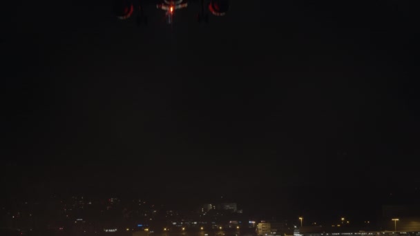 Avión Pasajeros Aterrizando Por Noche Cruzando Marco — Vídeo de stock