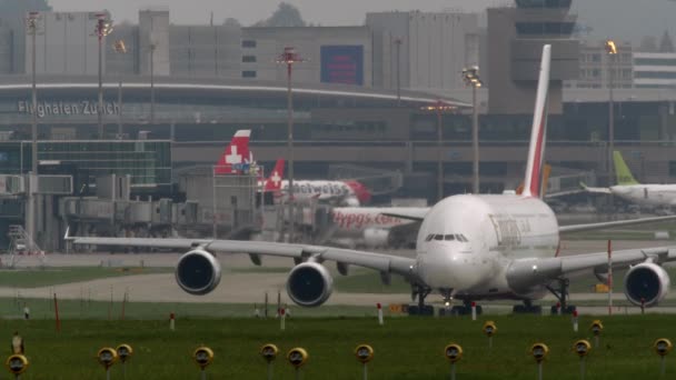 Zurich Zwitserland Oktober 2022 Emiraten Airbus A380 800 Superjumbo Jet — Stockvideo