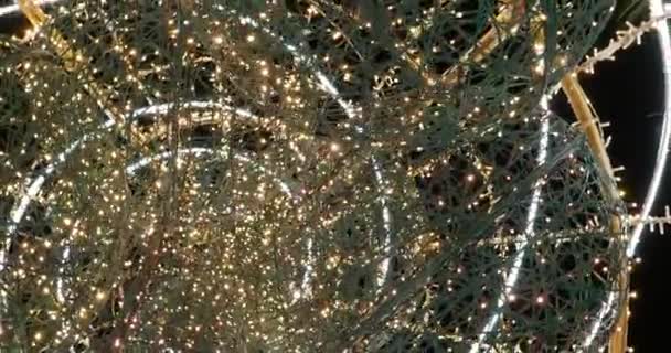 Capturado Baixo Podemos Ver Arranjo Alto Luzes Natal Ornamentos Câmera — Vídeo de Stock
