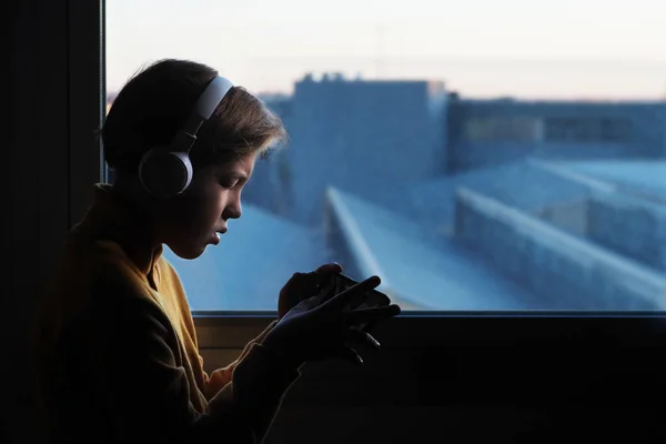 Horizontal Photo Year Old Teenager Sits Window Overlooking City Wearing — Stock Photo, Image