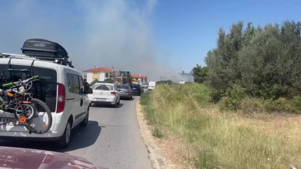 Thessaloniki Greece 2017年8月26日 在希腊漫长的夏季野火中 道路因森林燃烧而拥挤 — 图库视频影像