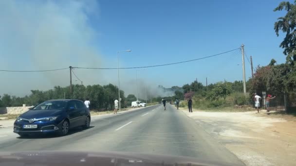 Thessaloniki Greece 2017年8月26日 在希腊漫长的夏季野火中 道路因森林燃烧而拥挤 — 图库视频影像