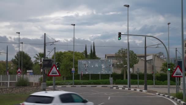 버즈팟 스페인 2023년 19일 라인과 교차로의 경고를 자동차는 고속도로를 설정하고 — 비디오