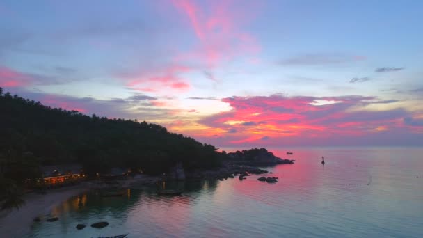 Pôr Sol Deslumbrante Praia Koh Tao Nuvens Vibrantes Iluminação Hora — Vídeo de Stock