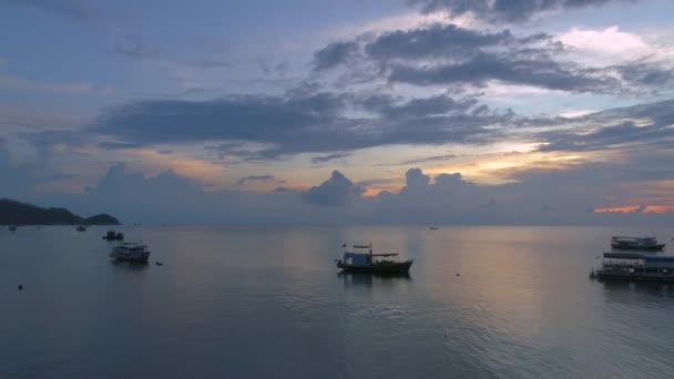 코타오 근처의 아름다운 해안선과 — 비디오