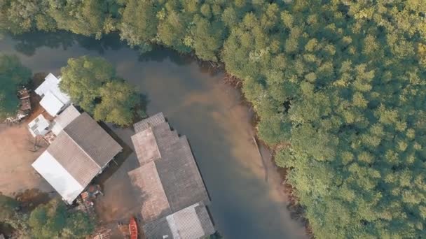 Bela Vila Pescadores Rurais Tailândia Com Barcos Casas Água Uma — Vídeo de Stock