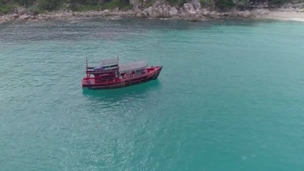 Pôr Sol Colorido Sobre Koh Tao Navio Vermelho Navegando Águas — Vídeo de Stock