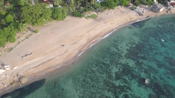 Пляж Мбаппе Возвышенности Отелем Острове Тао Особенности Скала Море Песчаный — стоковое видео