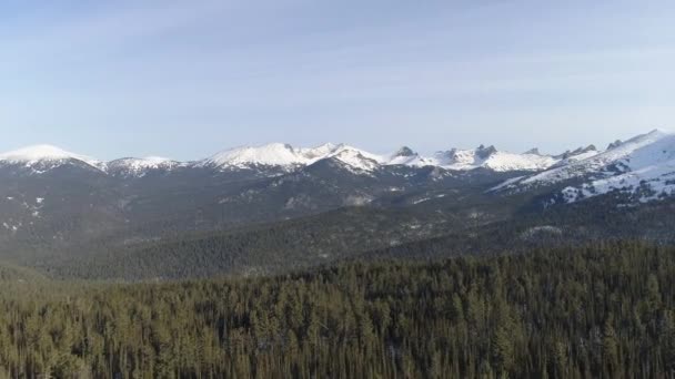 Adembenemend Uitzicht Bevroren Bergen Natuurpark Siberië Ergaki Sneeuwtoppen Een Prachtig — Stockvideo