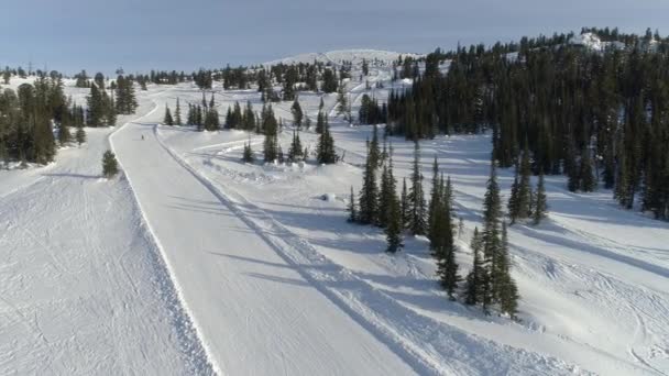 西伯利亚Khakassia地区白雪覆盖的山脉令人惊叹的空中景观 滑雪者和旅行者探索的完美场所 — 图库视频影像