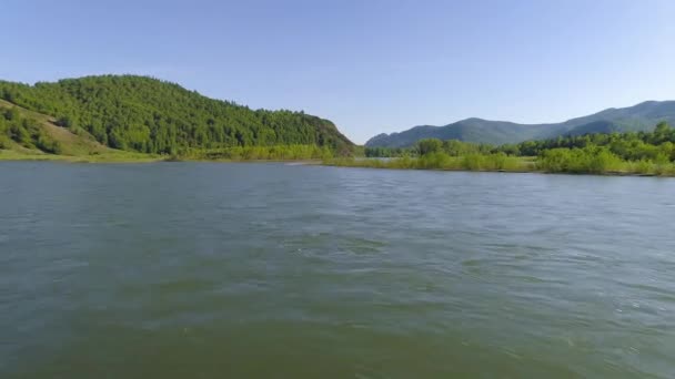 Luftaufnahme Eines Lebhaften Flusses Ländlicher Landschaft Drohne Fängt Atemberaubende Farben — Stockvideo