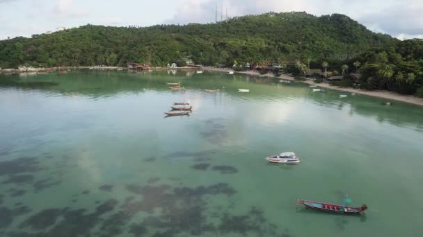 Tayland Tekneleri Adası Dingin Bir Gölü Olan Tropikal Bir Körfezin — Stok video