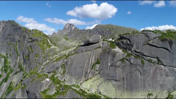 Letecký Pohled Pohoří Ergaki Chakassii Sibiři Majestátní Krása Skalnatých Hor — Stock video