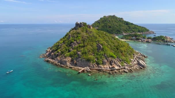 发现泰国的天堂岛Koh Nang Yaun和Koh Tao 在清澈的海水中畅游 探索生机勃勃的海洋生物 在令人叹为观止的海滩上放松一下 为最终的热带出游而参观传道处 — 图库视频影像