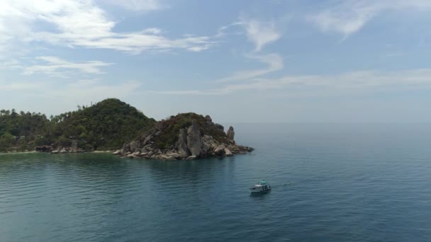 Hajó Vitorlázás Koh Taóban Thaiföldön Élvezd Kristálytiszta Vizeket Merülj Trópusi — Stock videók