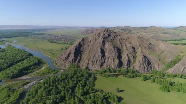 Nsansız Hava Aracı Güzel Hakasya Manzarasını Dağlar Nehir Canlı Bahar — Stok video