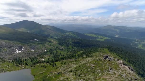 Prachtige Luchtfoto Van Het Siberische Berglandschap Met Groene Velden Bossen — Stockvideo