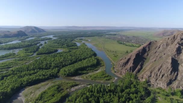 Потрясающий Вид Воздуха Захватывает Яркие Цвета Реки Хакасия Весной Летом — стоковое видео