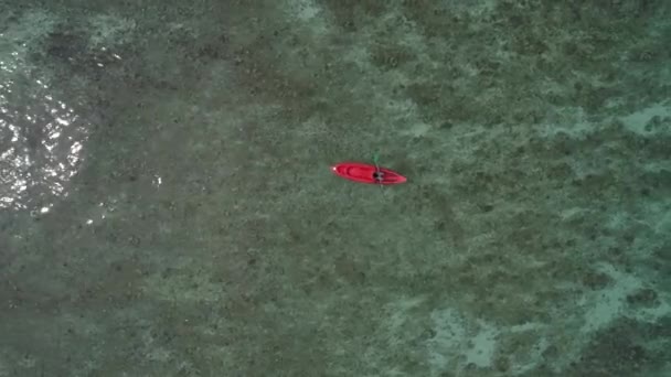 Experimente Belleza Las Islas Tailandia Con Vibrante Barco Rojo Navegando — Vídeo de stock