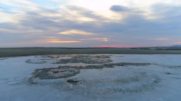 Impresionante Amanecer Sobre Sereno Lago Siberiano Los Colores Vibrantes Reflejan — Vídeo de stock