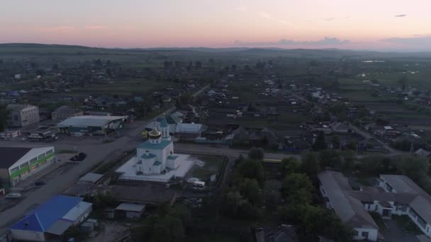Εκπληκτική Θέα Στο Ηλιοβασίλεμα Μιας Στρογγυλής Εκκλησίας Στη Σιβηρία Της — Αρχείο Βίντεο