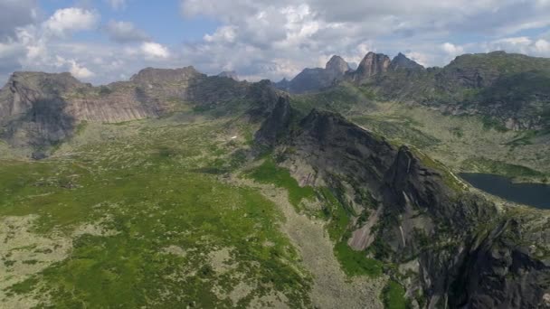 Sibiřská Horská Krajina Ohromující Jezero Modré Nebe Ideální Pro Letní — Stock video