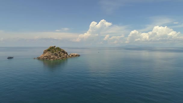 发现泰国川彭的美丽 拥有清澈的海水 美丽的海滩和一个小岛的天堂 潜入水下世界 与鲨鱼相遇 踏上难忘的旅程 — 图库视频影像