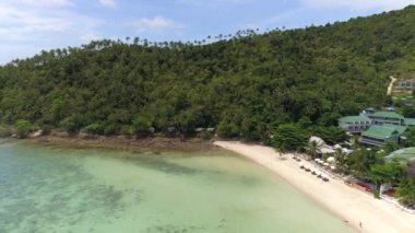 Kumsal, palmiyeler, berrak mavi su - Tayland 'da mükemmel bir tropik kaçış.