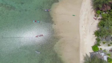 Ko Pha-ngan, Tayland tropikal adalarının çarpıcı güzelliğini yukarıdan görün..