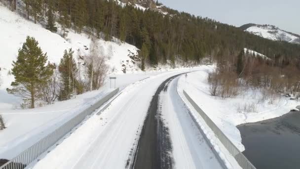 Rusya Sibirya Daki Karla Kaplı Yolda Nefes Kesici Bir Manzara — Stok video