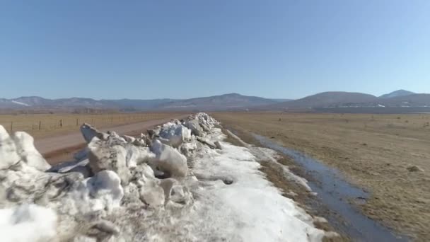 Hakassia Sibirya Manzaralı Bahar Yolunun Güzelliğini Tecrübe Edin Karla Kaplı — Stok video