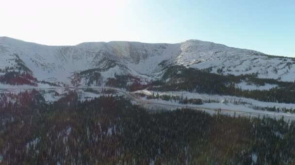 Ohromující Zimní Krajina Ergaki Sibiři Zasněžené Stromy Hory Pod Západem — Stock video