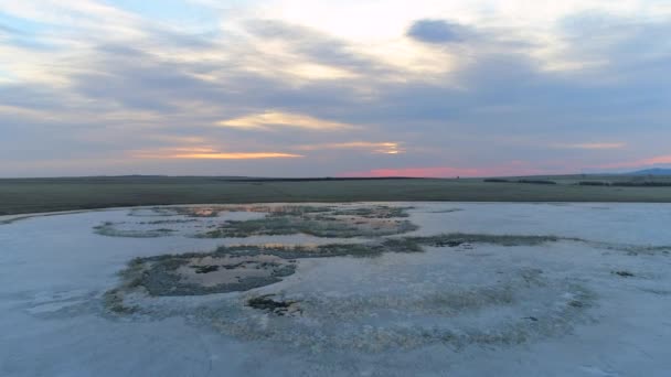 Εκπληκτική Ανατολή Πάνω Από Γαλήνια Λίμνη Της Σιβηρίας Ζωηρά Χρώματα — Αρχείο Βίντεο